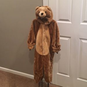 Halloween kid’s brown bear costume.